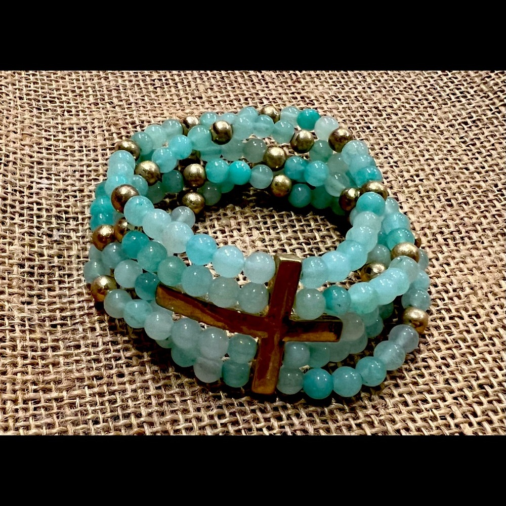 Beautiful Park Lane “Grace” jade beaded cross bracelet. Very good condition!